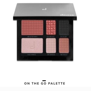 Doucce On The Go Palette NWT